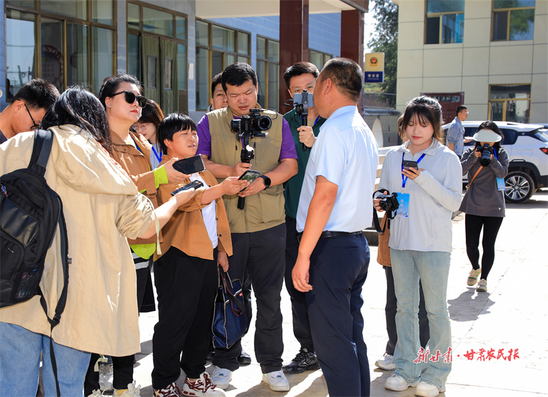 1728633706930831.jpg 1727426392588055360.jpg