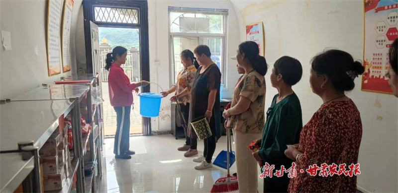 華亭市東華鎮(zhèn)開展文明積分兌換.jpg