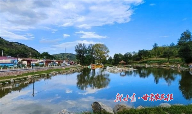 華亭市東華鎮(zhèn)峪光村一角.jpg