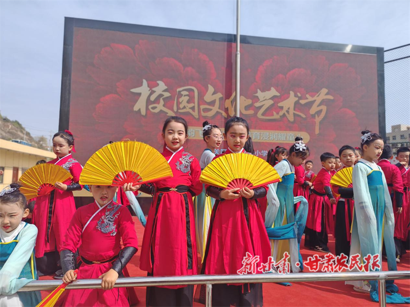 學(xué)生.png