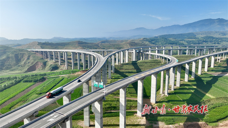 華亭市四通八達(dá)的高速公路路網(wǎng) 華亭市委宣傳部供圖.jpg