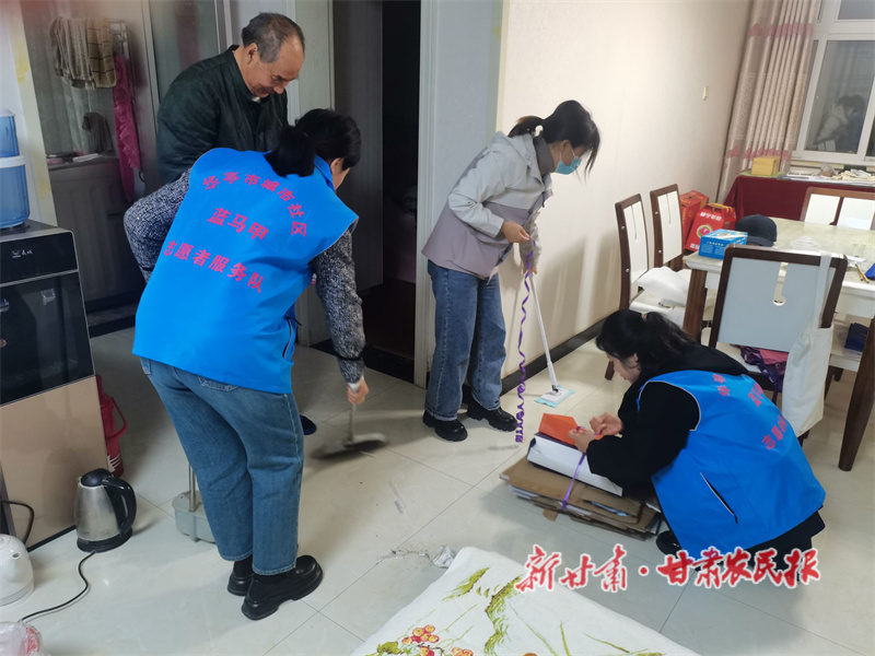 1753856254597797.jpg 關(guān)愛走訪獨居老人.jpg