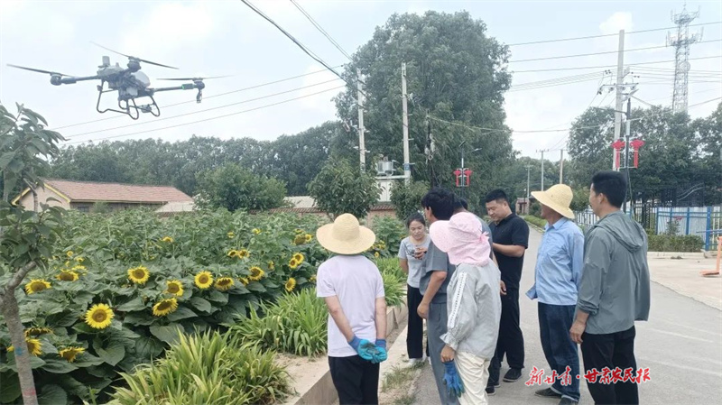 5年輕學(xué)員們輪流進(jìn)行無人機(jī)實(shí)戰(zhàn)演練