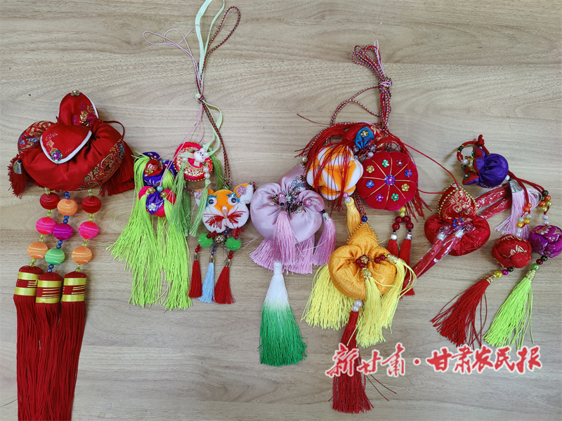 清水縣：銀針彩線繡出傳家新韻