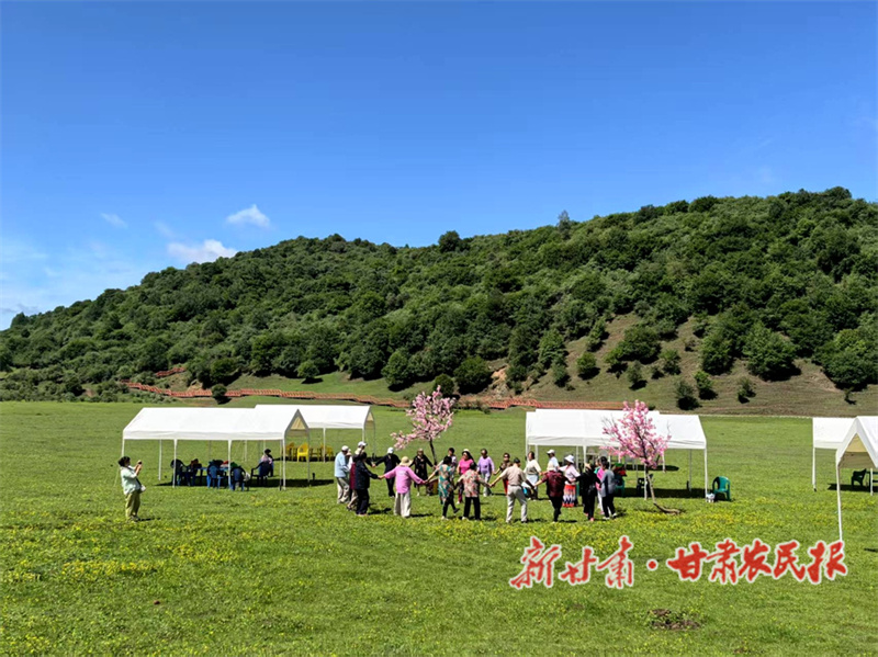 引客入清研學(xué)旅游體驗(yàn)活動(dòng)吸引游客樂(lè)享青山綠水