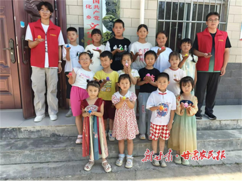 兩當(dāng)縣：農(nóng)家書屋伴成長 閱讀照亮求知路