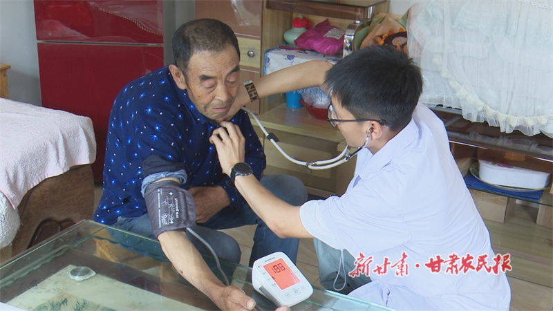 藥箱載夢(mèng) 腳步生根——華亭市馬峽鎮(zhèn)村醫(yī)苗峰：做村民的健康“守門人”