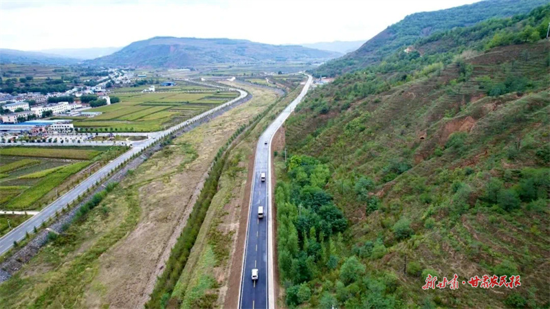 靜寧：農(nóng)村路網(wǎng)織就致富圖景