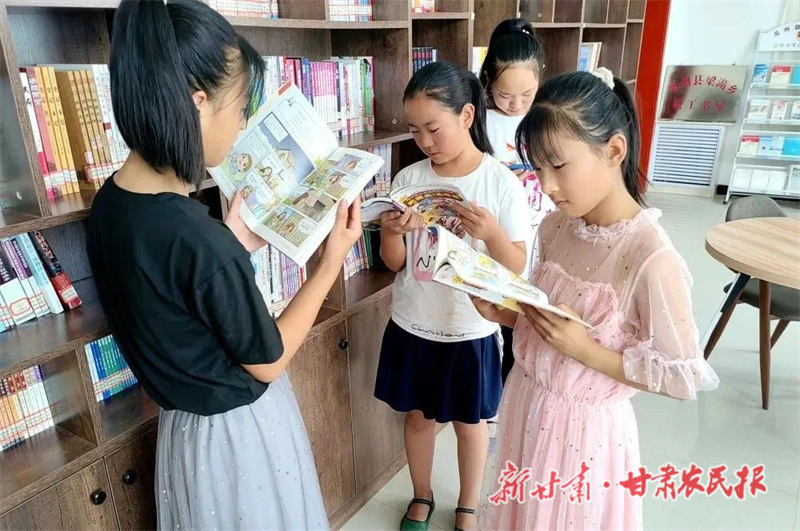 瓜州農(nóng)家書(shū)屋用愛(ài)填滿(mǎn)暑期