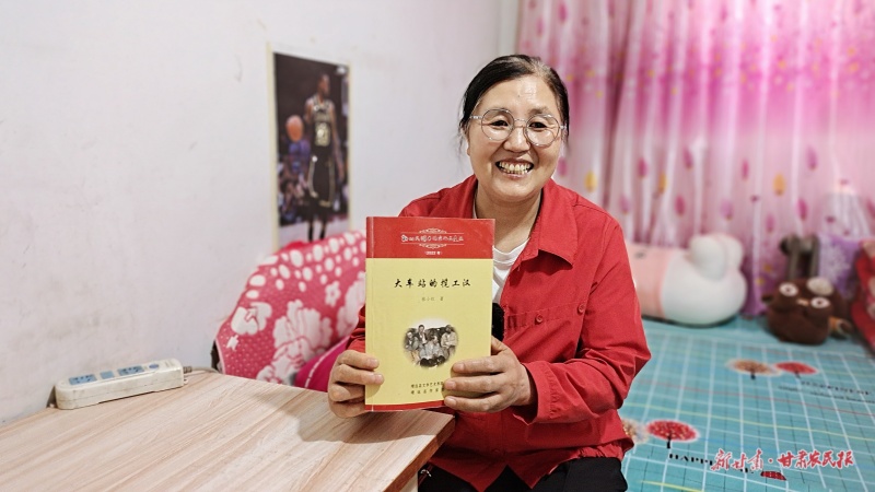 張小紅：以筆耕書寫時(shí)代 用家風(fēng)點(diǎn)亮萬家燈火
