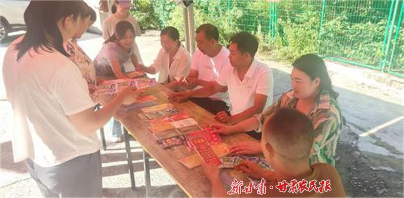 甘南州舟曲縣福彩站點(diǎn)積極開(kāi)展戶外銷售活動(dòng)